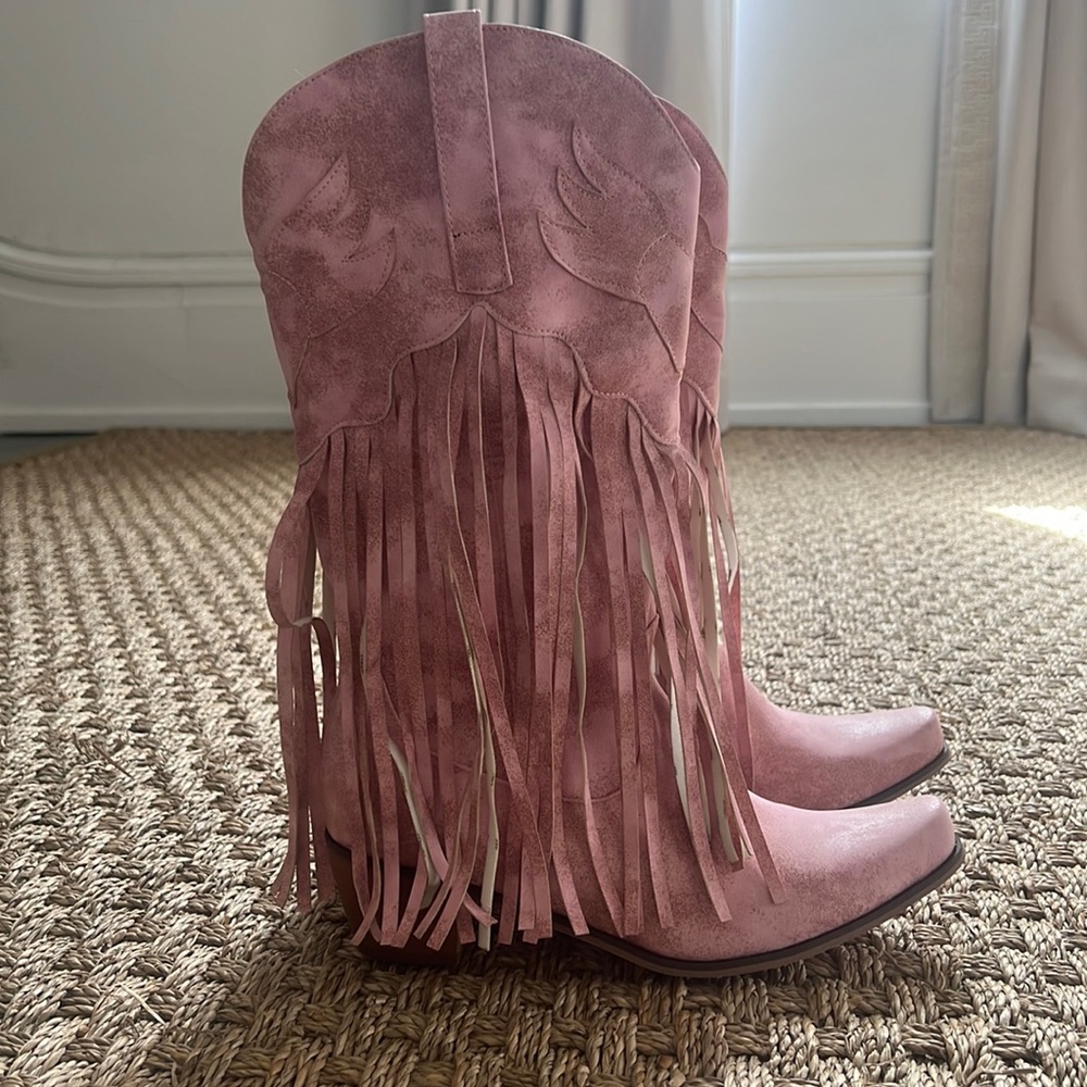 Pink fringe cowgirl boots. NWOT size 8